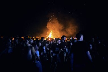 Bialobrzegi, Polonya-Temmuz 13-15, 2019: kişi Wibracje 3,0 Festival Polonya, en büyük farkındalık, müzik ve Polonya yaşam açık hava festivalleri hakkında tutkulu bir konser sırasında eğlenmek