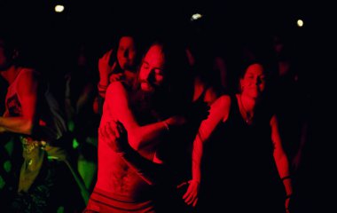 Bialobrzegi, Polonya-Temmuz 13-15, 2019: kişi Wibracje 3,0 Festival Polonya, en büyük farkındalık, müzik ve Polonya yaşam açık hava festivalleri hakkında tutkulu bir konser sırasında eğlenmek