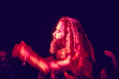 Bialobrzegi, Polonya-Temmuz 13-15, 2019: kişi Wibracje 3,0 Festival Polonya, en büyük farkındalık, müzik ve Polonya yaşam açık hava festivalleri hakkında tutkulu bir konser sırasında eğlenmek