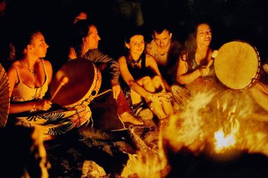 Bialobrzegi, Polonya-Temmuz 13-15, 2019: kişi Wibracje 3,0 Festival Polonya, en büyük farkındalık, müzik ve Polonya yaşam açık hava festivalleri hakkında tutkulu bir konser sırasında eğlenmek