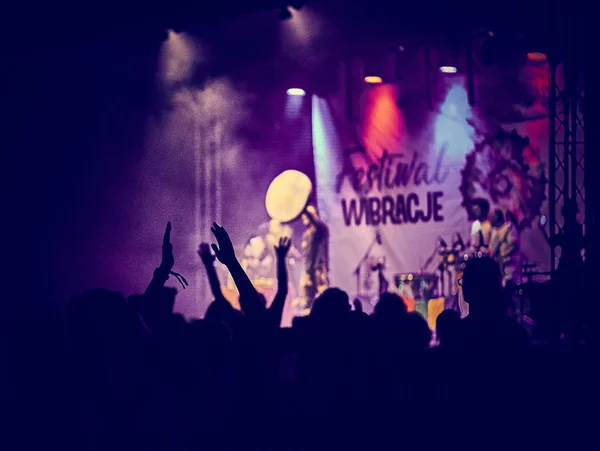 BIALOBRZEGI, POLAND - JULY 13-15, 2019: People having fun during concert on the Wibracje 3.0 Festival Poland, one of the biggest awareness, music and passionate about life open air festivals in Poland — Stock Photo, Image