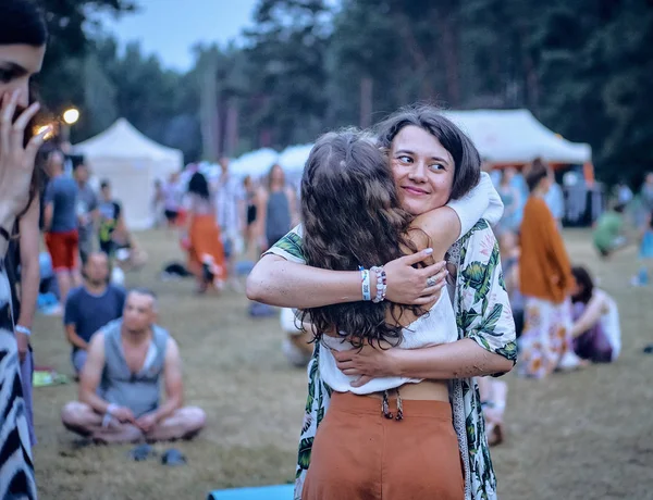 Bialobrzegi, Polonya-Temmuz 13-15, 2019: kişi Wibracje 3,0 Festival Polonya, en büyük farkındalık, müzik ve Polonya yaşam açık hava festivalleri hakkında tutkulu bir konser sırasında eğlenmek