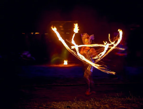 BIALOBRZEGI, POLONIA - 13-15 de julio de 2019: La gente se divierte durante el concierto en el Festival Wibracje 3.0 de Polonia, uno de los festivales al aire libre de mayor conciencia, música y pasión por la vida en Polonia —  Fotos de Stock