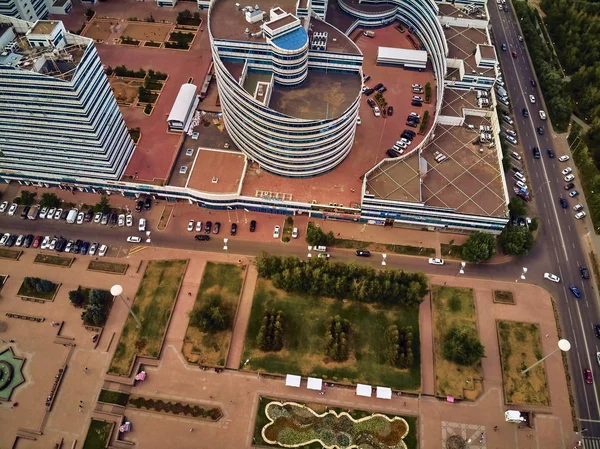 NUR-SULTAN, KAZAKHSTAN - 29 de julho: Bela vista panorâmica de drones aéreos para o centro da cidade de Nur-Sultan ou Nursultan (Astana) com arranha-céus e Torre Baiterek, Cazaquistão (Qazaqstan) ) — Fotografia de Stock