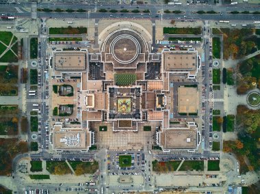 Güzel panoramik hava manzarası - yukarıdan aşağıya bakın - Kültür ve Bilim Sarayı (Pl: Pkin - Palac Kultury i nauki) ve Varşova modern şehri, Polonya