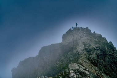 National Park High Tatra 'daki dağın güzel panoramik hava aracı görüntüsü. Kuzey Slovakya, Avrupa, AB. Güzel dünya. Rysy - Polonya ile Slovakya ve AB arasındaki dağ.