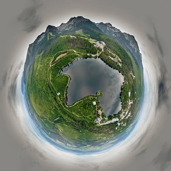 Piękny Panoramiczny Widok Popradzkie Jezioro Dawniej Rybie Pleso Jest Górskim — Zdjęcie stockowe