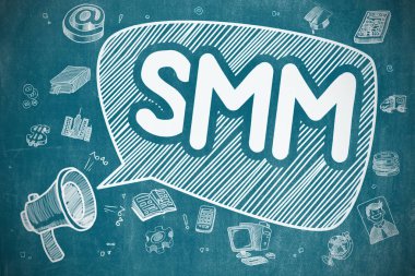 SMM - elle çizilmiş illüstrasyon mavi kara tahta üzerinde.