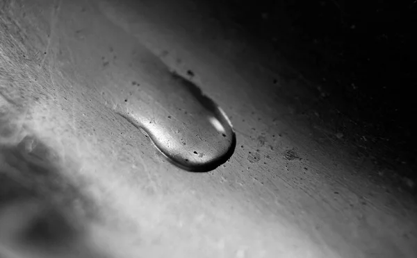 Gota de agua en la superficie metálica . —  Fotos de Stock