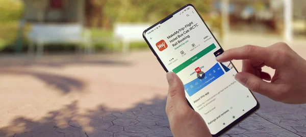 KYIV, UKRAINE-JANEIRO, 2020: Makemytrip na tela do telefone móvel . — Fotografia de Stock