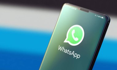 KYIV, UKRAINE-JUNE, 2020: Whatsapp Smartphone Screen 'de. Sosyal Medya Kavramı