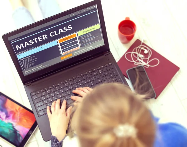 Cambio de concepto de profesión. Clase magistral sobre Ultrabook . — Foto de Stock