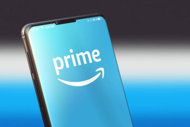 KYIV, UKRAINE-JUNE, 2020: Akıllı Telefon Ekranında Amazon Prime.