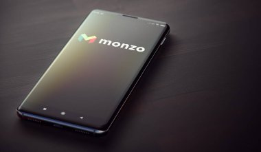 KYIV, UKRAINE-ECTOBER, 2020: Cep Telefonu Ekranında Monzo.