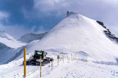 Kar görünümünü Jungfraujoch gözlemevinde Sfenks kar yağışı sırasında kaplı.