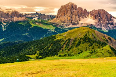 Kireçtaşı İtalyanca Alps, South Tyrol bölgesinde, İtalya Secada Zirvesi'nde Dolomites görünümünü.