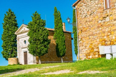 Toskana, Valdorcia, İtalya yaz güneşli gün Madonna di Vitaleta Şapeli görünümünü