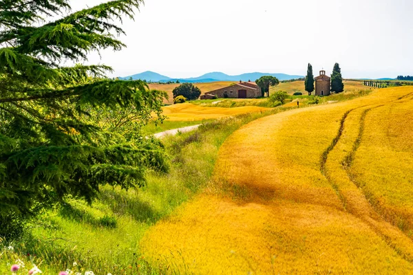 Paisaje Del Campo Montañoso Con Cappella Della Madonna Vitaleta Campo — Foto de Stock