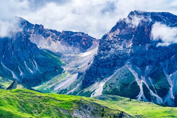 Paisaje Natural Hermosa Montaña Dolomitas Con Colina Cubierta Hierba Pico — Foto de Stock