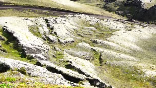 Paisagem Natural Bela Montanha Campo Rochas Vulcânicas Musgosas Temporada Verão — Vídeo de Stock