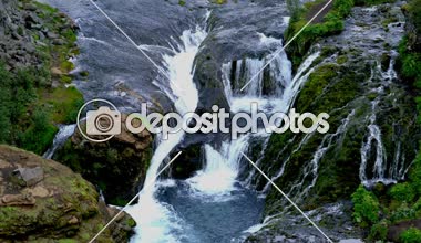 Pjorsardalur Valley Highland İzlanda'daki Gjain kanyonda şelaleler havadan görünümü