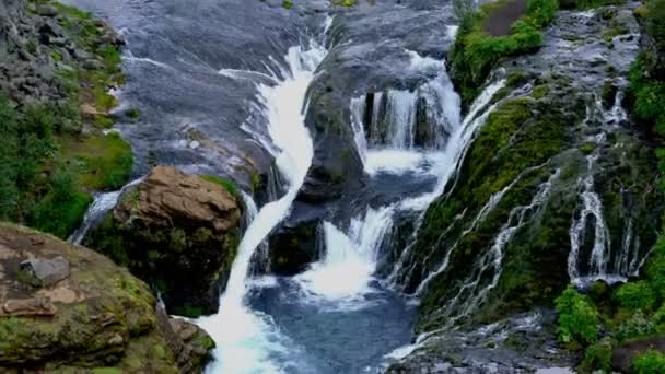 冰岛高地 Pjorsardalur Gjain 峡谷的瀑布鸟瞰图 — 图库视频影像