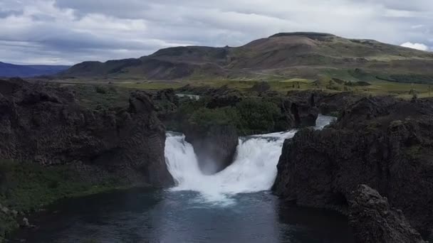 Vista Aérea Las Cascadas Hjalparfoss Valle Thjorsardalur Sur Islandia — Vídeos de Stock