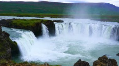 Kuzeydoğu Bölgesi İzlanda'daki Baroardalur Dustrict yaz sabahı Godafoss şelaleler görünümünü