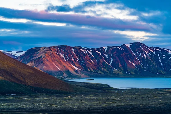 Táj Hegy Gyönyörű Frostastadavatn Esténként Izlandi Felföld — Stock Fotó