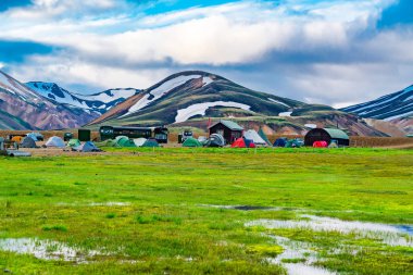 Çadır ve Central Highlands İzlanda'daki Landmannalaugar, kamp güzel görünümü