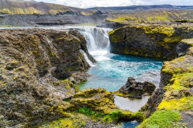 Sigoldufoss şelale Fjallabak tabiatı Central Highlands İzlanda'nın yüksek açılı görünüş