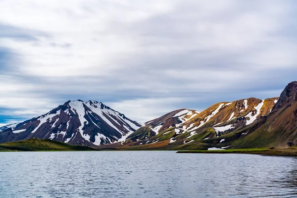 Zicht Kleurrijke Vulkanische Berg Vulkanische Meer Fjallabak Natuur Reserve Center — Stockfoto