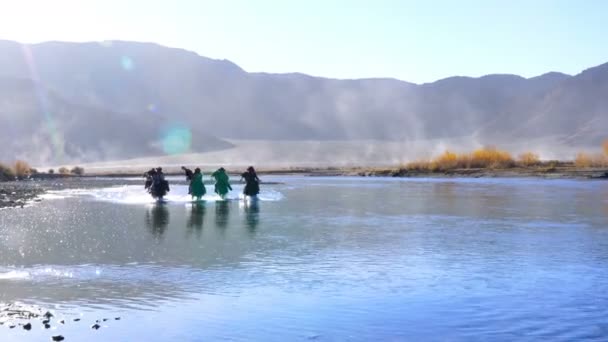 モンゴル ホブド カル湖の近くのモンゴルの Ger のビュー — ストック動画