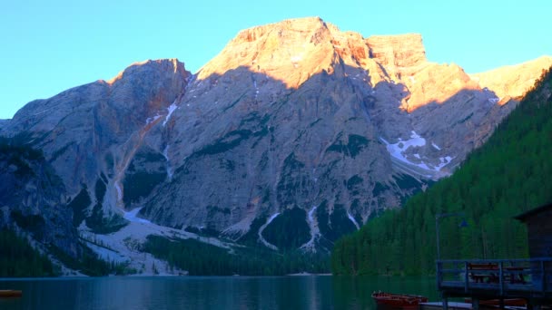 Tranquilo Escenario Los Hermosos Dolomitas Lago Landro Durrensee Parque Natural — Vídeos de Stock