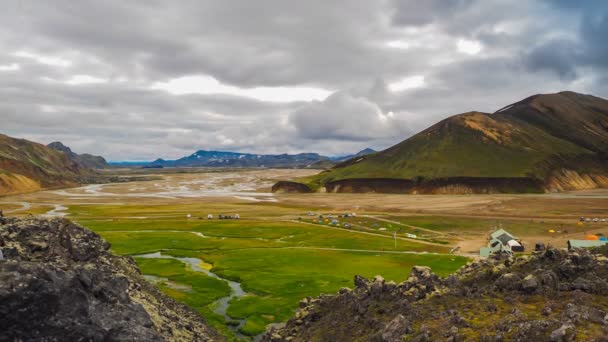 アイスランドの高地の山の上を移動する雲の時間経過 — ストック動画