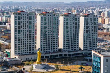 Ulaanbaatar Moğolistan sermaye şehir büyük ayakta Buda ile Cityscape