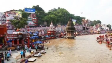 Haridwar, Hindistan - 16 Ağustos 2014: Harid kutsal şehir Hindistan'da Ganj Nehri'nin, kutsal hac