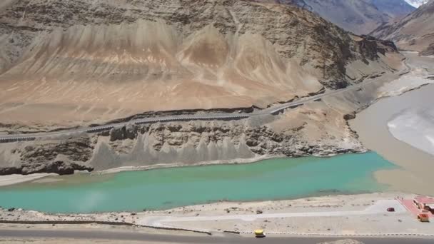 Weergave Van Samenvloeiing Van Rivier Zanskar Rivier Indus Ladakh India — Stockvideo