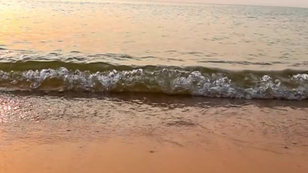 Бризки Морських Хвиль Пляжі Паттайя Таїланді Повільний Рух — стокове відео