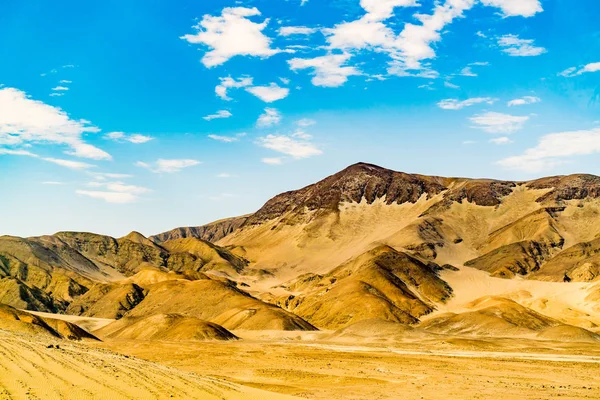 ペルーの砂漠の山のビュー — ストック写真