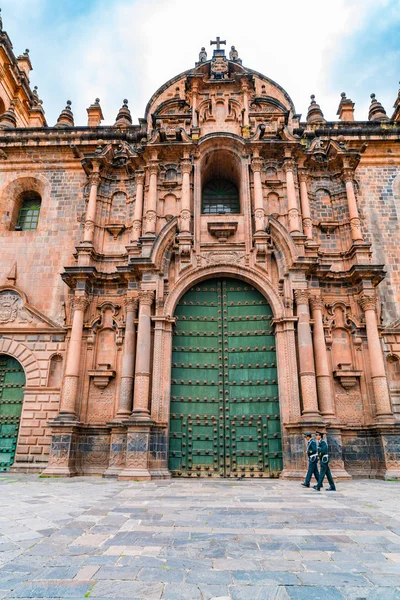 Fachada de la Catedral adornada Basílica de la Asunción de la — Foto de Stock