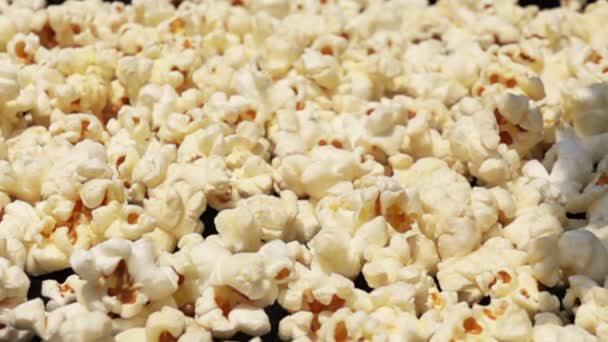 Čerstvý Popcorn Padá Zem Pomalém Pohybu — Stock video