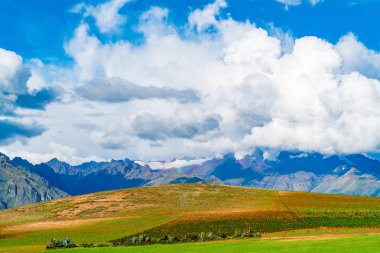 Cusco yakınlarındaki İnkalar'ın kutsal vadisinin görünümü
