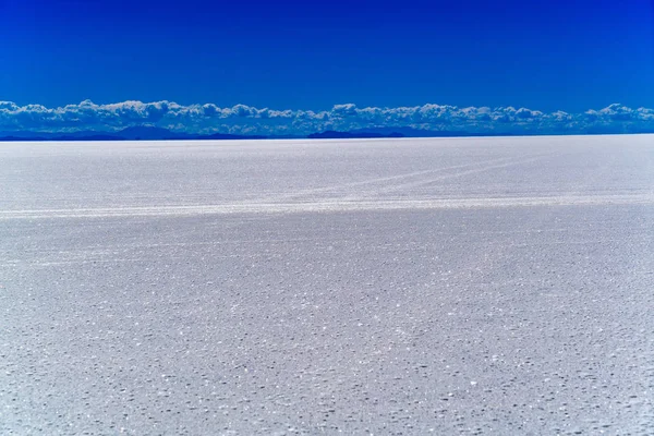 Blick auf den Salar de uyuni, die größte Salzebene der Welt — Stockfoto