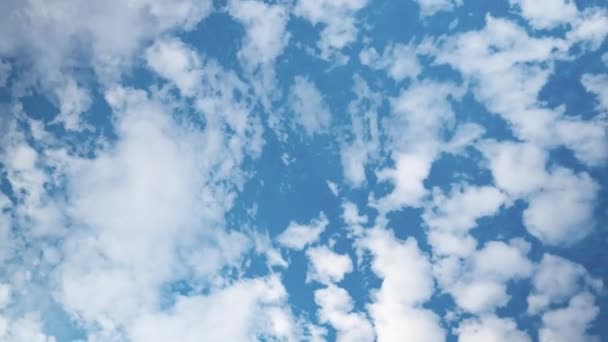 Blanc Été Nuages Flottants Est Progressivement Disparaître Dans Ciel Bleu — Video