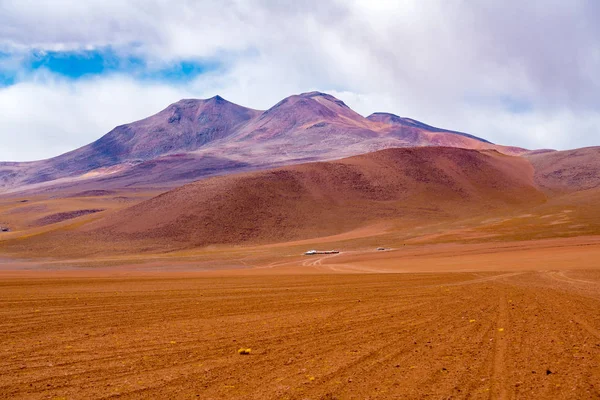 Paysage vallonné au volcan dormant d'Uyuni — Photo