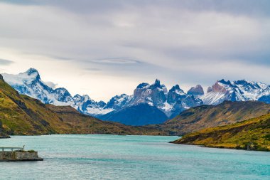 Şili'deki Torres del Paine Milli Parkı'nın doğal manzarası 