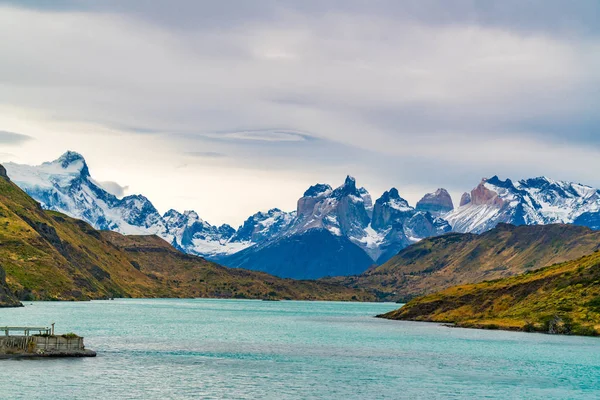 Paesaggio panoramico del Parco Nazionale Torres del Paine in Cile — Foto Stock
