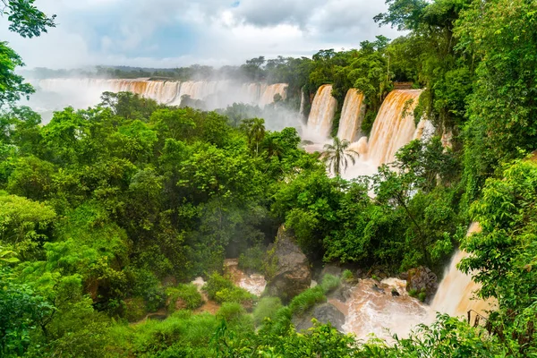 アルゼンチン国境の有名なイグアスの滝の風景 — ストック写真