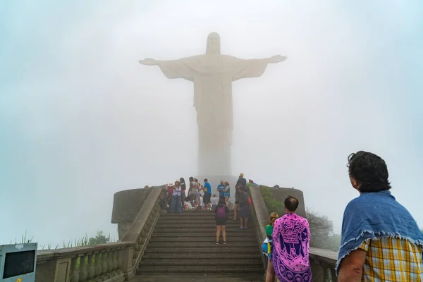 View of tourists in front of the Christ the Redeemer statue in t — Stock Photo, Image